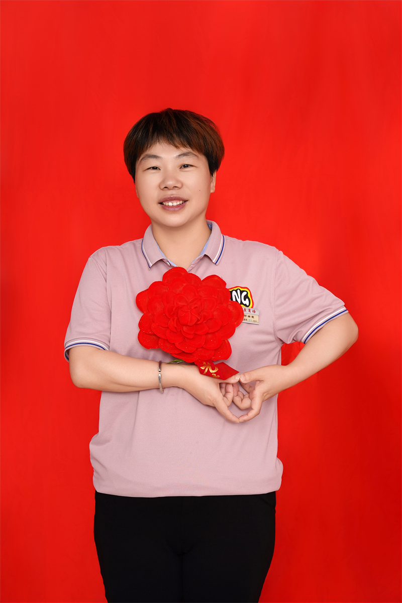 何瑞霞  三八红旗手