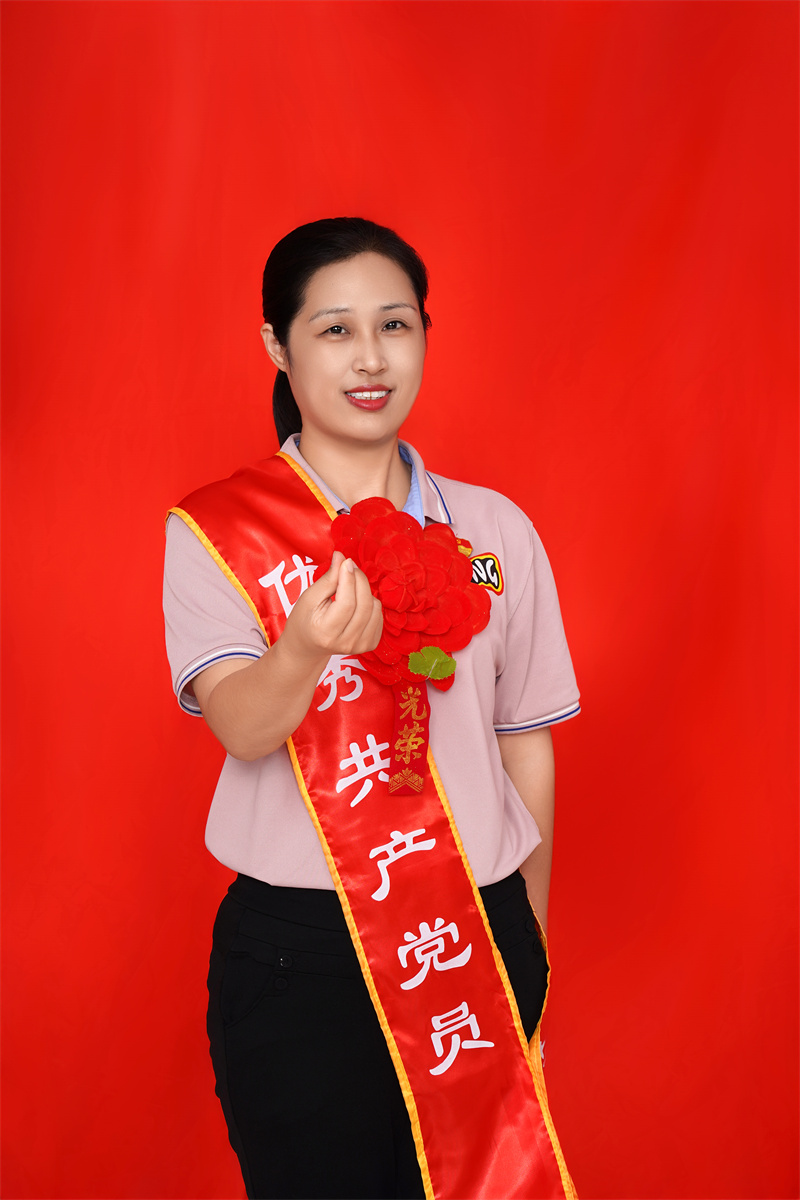 李颖  优秀共产党员