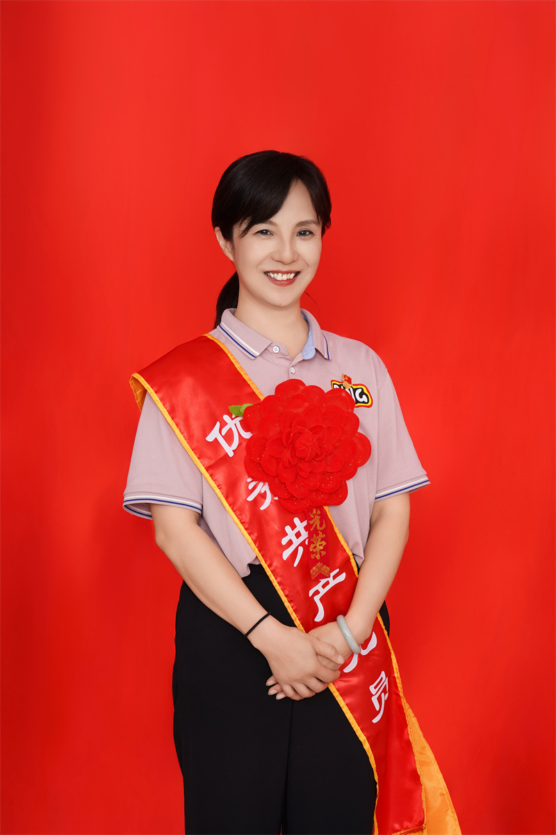卢海鹏  优秀共产党员