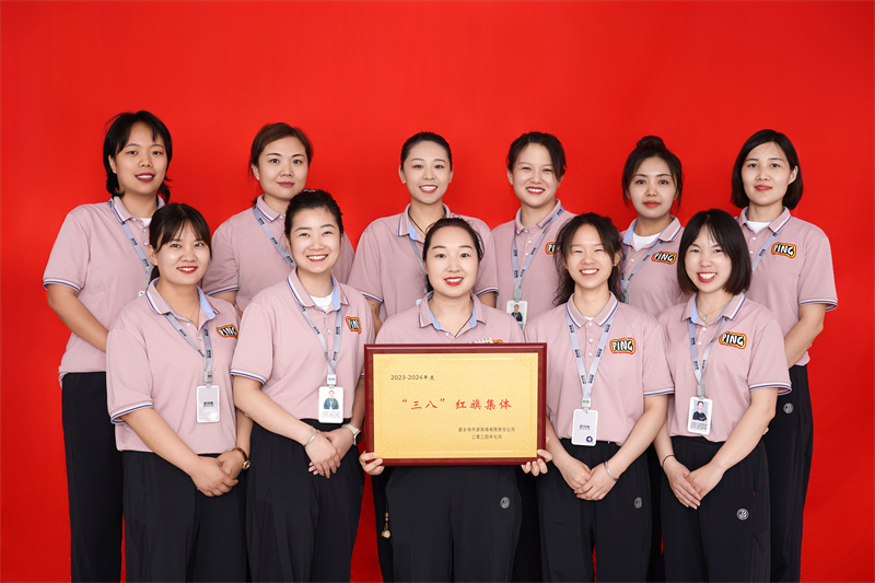 三八红旗集体  波司登羽绒服专柜