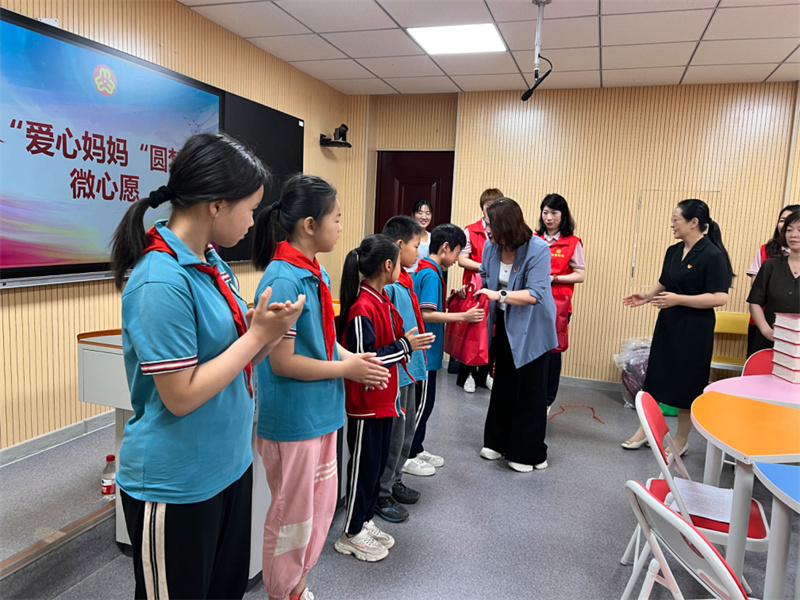 为爱集结  “爱心妈妈”情系困境儿童